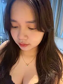 Snapshot of Hotellinh12 chatting on 09/29/25, 04:34 Hotellinh12 online show from 09/29/25, 04:34