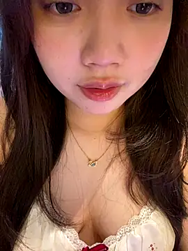 Snapshot of Hotellinh12 chatting on 10/02/25, 04:25 Hotellinh12 online show from 10/02/25, 04:25