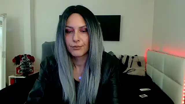 Snapshot of EvelynQueenn chatting on 01/06/25, 06:03 EvelynQueenn online show from 01/06/25, 06:03