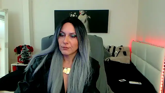 Snapshot of EvelynQueenn chatting on 01/08/25, 05:16 EvelynQueenn online show from 01/08/25, 05:16