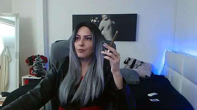 Snapshot of EvelynQueenn chatting on 01/09/25, 05:44 EvelynQueenn online show from 01/09/25, 05:44