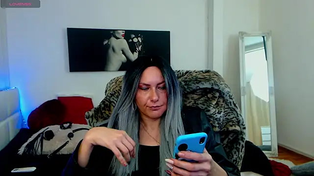 Snapshot of EvelynQueenn chatting on 01/11/25, 10:40 EvelynQueenn online show from 01/11/25, 10:40