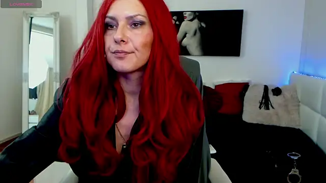Snapshot of EvelynQueenn chatting on 01/13/25, 09:08 EvelynQueenn online show from 01/13/25, 09:08