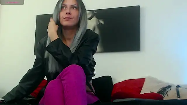 Snapshot of EvelynQueenn chatting on 01/28/25, 10:34 EvelynQueenn online show from 01/28/25, 10:34