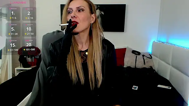 Snapshot of EvelynQueenn chatting on 01/29/25, 05:51 EvelynQueenn online show from 01/29/25, 05:51