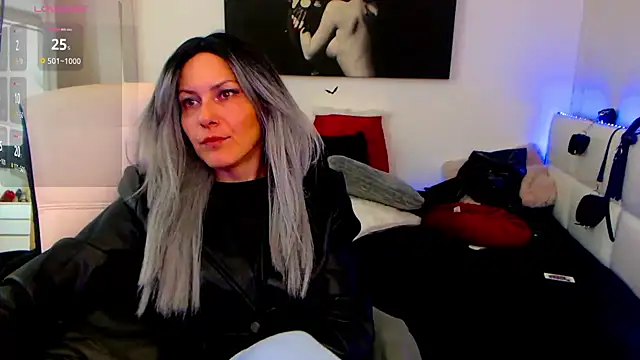 Snapshot of EvelynQueenn chatting on 01/31/25, 05:51 EvelynQueenn online show from 01/31/25, 05:51