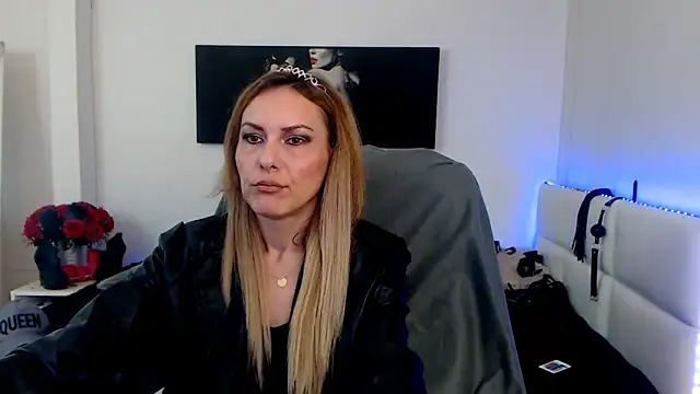 Snapshot of EvelynQueenn chatting on 02/02/25, 06:15 EvelynQueenn online show from 02/02/25, 06:15