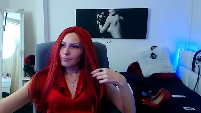 Snapshot of EvelynQueenn chatting on 02/10/25, 06:20 EvelynQueenn online show from 02/10/25, 06:20