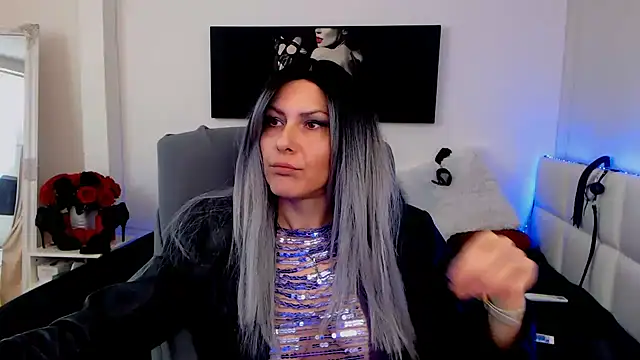 Snapshot of EvelynQueenn chatting on 02/12/25, 05:15 EvelynQueenn online show from 02/12/25, 05:15