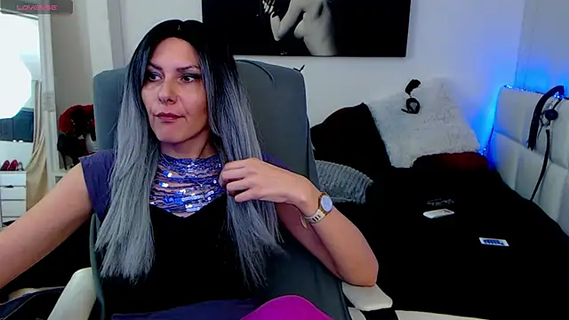 Snapshot of EvelynQueenn chatting on 02/12/25, 11:18 EvelynQueenn online show from 02/12/25, 11:18