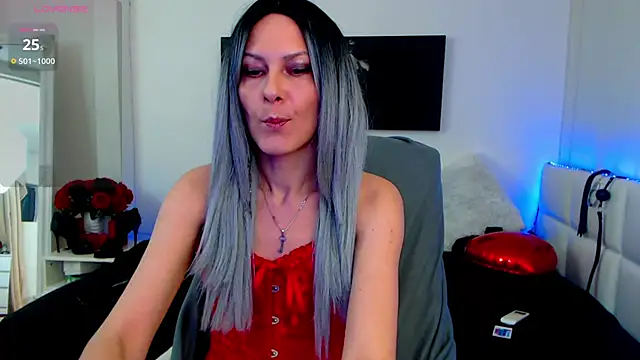 Snapshot of EvelynQueenn chatting on 02/19/25, 06:00 EvelynQueenn online show from 02/19/25, 06:00