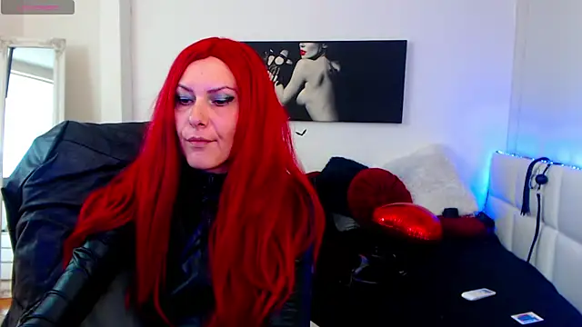 Snapshot of EvelynQueenn chatting on 03/03/25, 06:15 EvelynQueenn online show from 03/03/25, 06:15