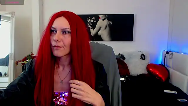 Snapshot of EvelynQueenn chatting on 03/15/25, 06:25 EvelynQueenn online show from 03/15/25, 06:25