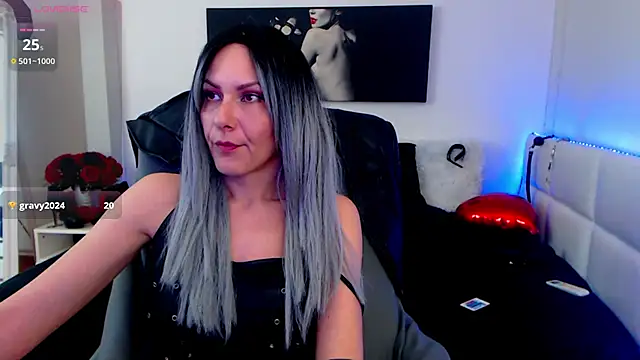 Snapshot of EvelynQueenn chatting on 03/19/25, 10:55 EvelynQueenn online show from 03/19/25, 10:55