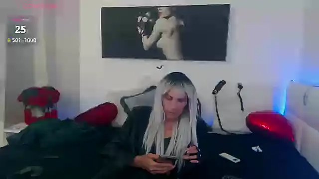 Snapshot of EvelynQueenn chatting on 09/14/25, 06:56 EvelynQueenn online show from 09/14/25, 06:56