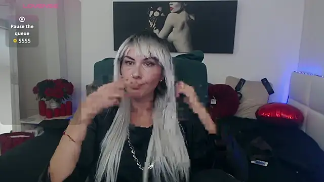 Snapshot of EvelynQueenn chatting on 09/28/25, 04:18 EvelynQueenn online show from 09/28/25, 04:18