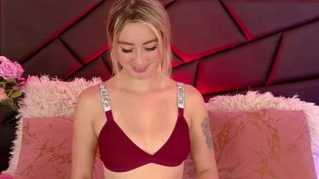 MaryDeniro online show from 12/21/25, 03:08