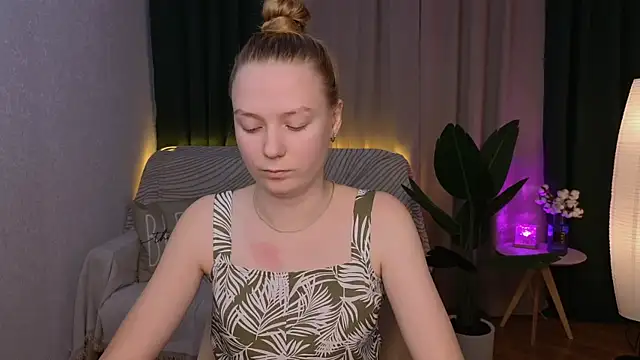 Snapshot of CarolynCohen__ chatting on 12/02/24, 04:53 CarolynCohen online show from 12/02/24, 04:53