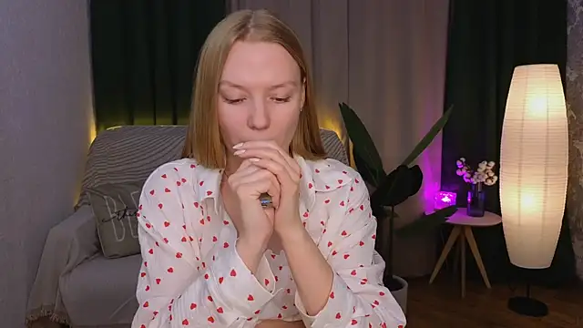 Snapshot of CarolynCohen__ chatting on 01/12/25, 05:03 CarolynCohen online show from 01/12/25, 05:03