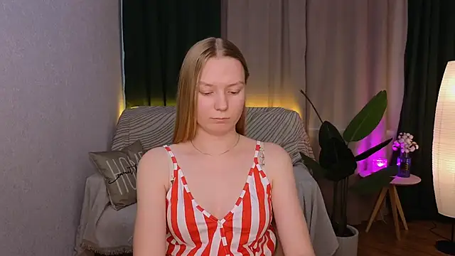 Snapshot of CarolynCohen__ chatting on 02/20/25, 08:17 CarolynCohen online show from 02/20/25, 08:17