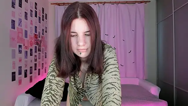 Vanessa Verona online show from 10/22/25, 05:52