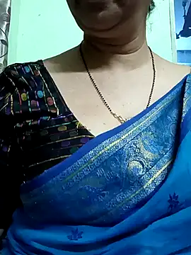 Snapshot of Rosy-B chatting on 12/29/24, 12:52 Rosy-B online show from 12/29/24, 12:52