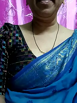 Snapshot of Rosy-B chatting on 01/17/25, 01:15 Rosy-B online show from 01/17/25, 01:15