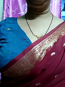 Snapshot of Rosy-B chatting on 01/24/25, 12:42 Rosy-B online show from 01/24/25, 12:42