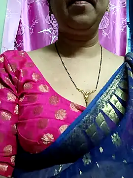 Snapshot of Rosy-B chatting on 02/11/25, 12:28 Rosy-B online show from 02/11/25, 12:28