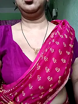 Snapshot of Rosy-B chatting on 09/11/25, 12:44 Rosy-B online show from 09/11/25, 12:44