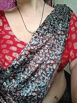 Snapshot of Rosy-B chatting on 05/15/26, 11:01 Rosy-B online show from 05/15/26, 11:01