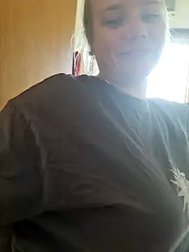 Snapshot of Off_the_Lesh chatting on 09/20/25, 03:40 Off the Lesh online show from 09/20/25, 03:40