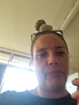 Off the Lesh online show from 12/17/25, 07:31