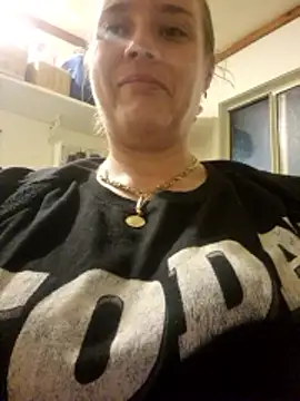 Snapshot of Off_the_Lesh chatting on 05/24/26, 11:59 Off the Lesh online show from 05/24/26, 11:59