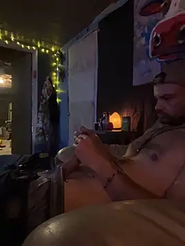 Snapshot of spundaddylive chatting on 10/31/25, 11:39 spundaddylive online show from 10/31/25, 11:39