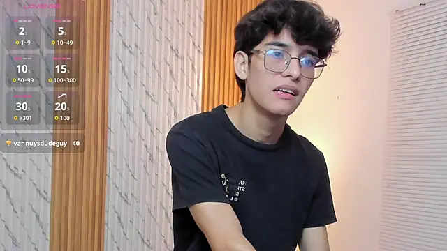 Snapshot of billie_jr chatting on 10/25/25, 04:20 billie jr online show from 10/25/25, 04:20