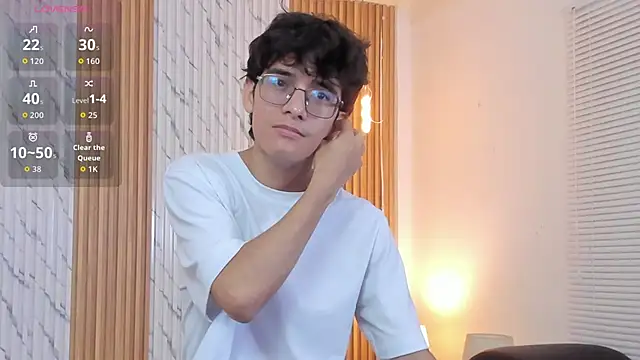 Snapshot of billie_jr chatting on 10/28/25, 03:32 billie jr online show from 10/28/25, 03:32