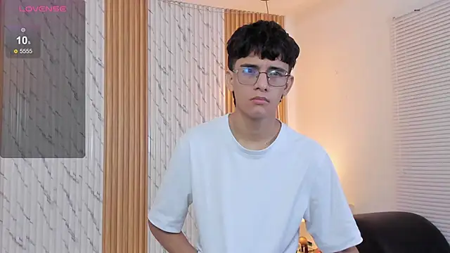 Snapshot of billie_jr chatting on 10/31/25, 03:51 billie jr online show from 10/31/25, 03:51