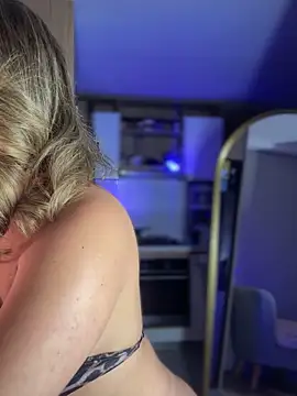 SaraFerreira online show from 10/22/25, 01:17