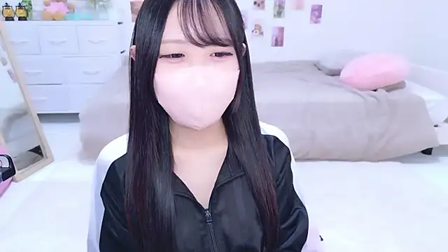 Snapshot of Suzu_ch_xx chatting on 11/21/25, 01:32 Suzu ch xx online show from 11/21/25, 01:32