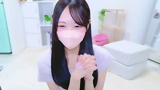 Snapshot of Suzu_ch_xx chatting on 06/07/26, 04:00 Suzu ch xx online show from 06/07/26, 04:00