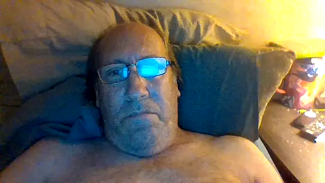 Snapshot of hornyrich69 chatting on 06/12/26, 05:17 hornyrich69 online show from 06/12/26, 05:17