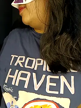 Loveshash1 online show from 10/31/25, 10:49