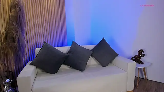 Emmaa Robertss online show from 02/28/25, 10:52