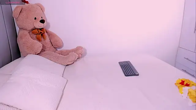 Snapshot of DannaHyde chatting on 11/02/25, 06:43 DannaHyde online show from 11/02/25, 06:43