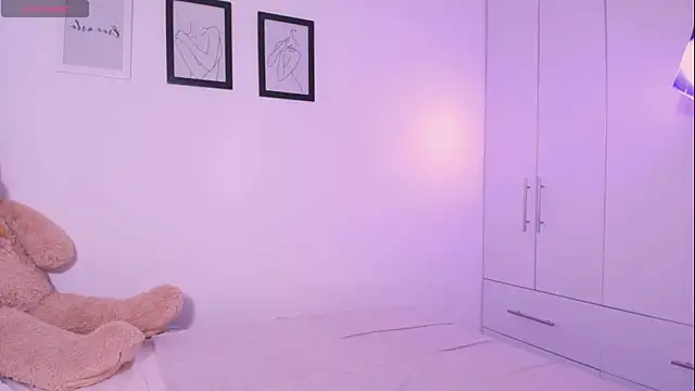 Snapshot of DannaHyde chatting on 11/07/25, 09:04 DannaHyde online show from 11/07/25, 09:04