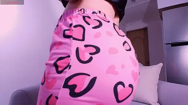 Snapshot of DannaHyde chatting on 11/12/25, 08:19 DannaHyde online show from 11/12/25, 08:19