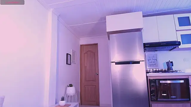 Snapshot of DannaHyde chatting on 11/19/25, 06:19 DannaHyde online show from 11/19/25, 06:19