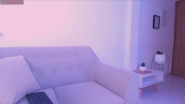 Snapshot of DannaHyde chatting on 11/21/25, 06:50 DannaHyde online show from 11/21/25, 06:50