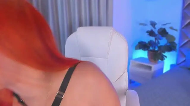 Snapshot of Crazyorange_ chatting on 11/17/25, 10:21 Crazyorange online show from 11/17/25, 10:21